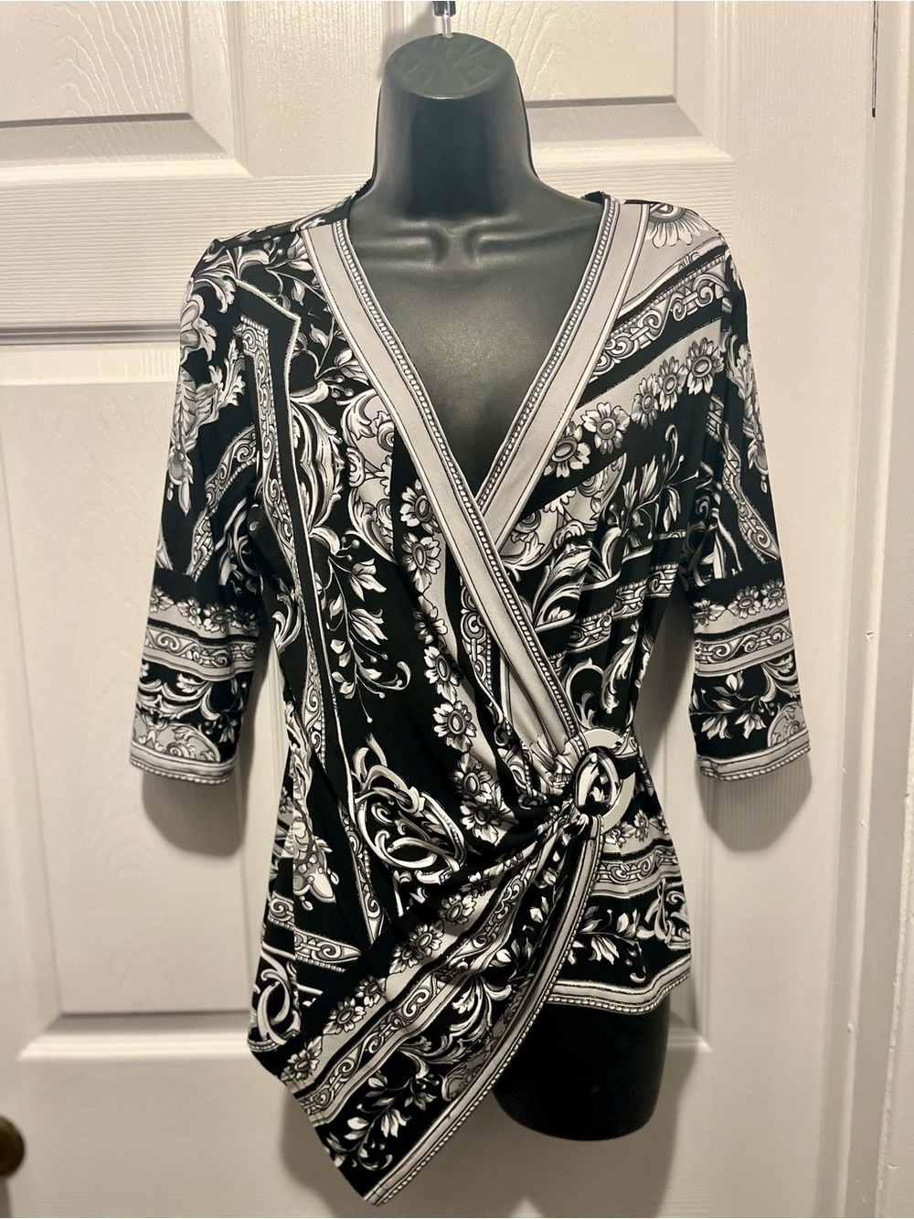 Joseph Ribkoff Top Blouse Asymmetrical 6 Small V-Neck 3/4 Sleeve black white